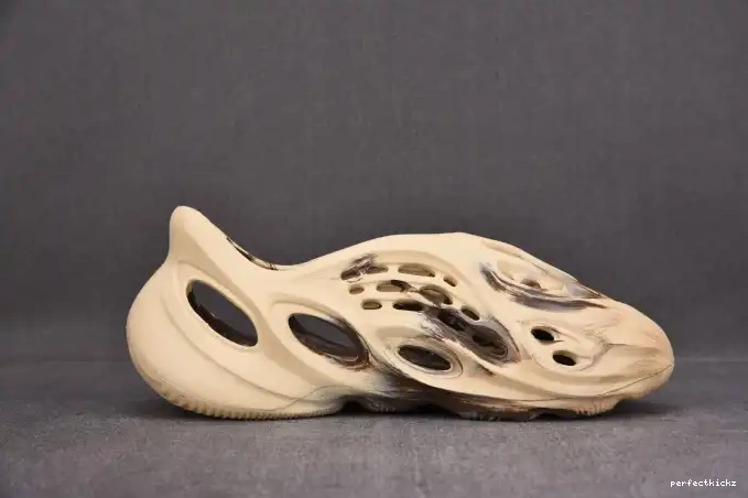 Foam GX8774 Yeezy RNNR Cream Adidas Clay MX 0509